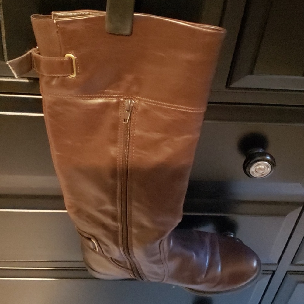 Boots - Picture 3 of 5